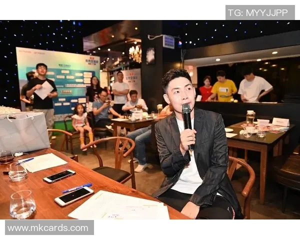 路人意外邂逅足球明星瞬间共同分享激情与梦想的美好时刻